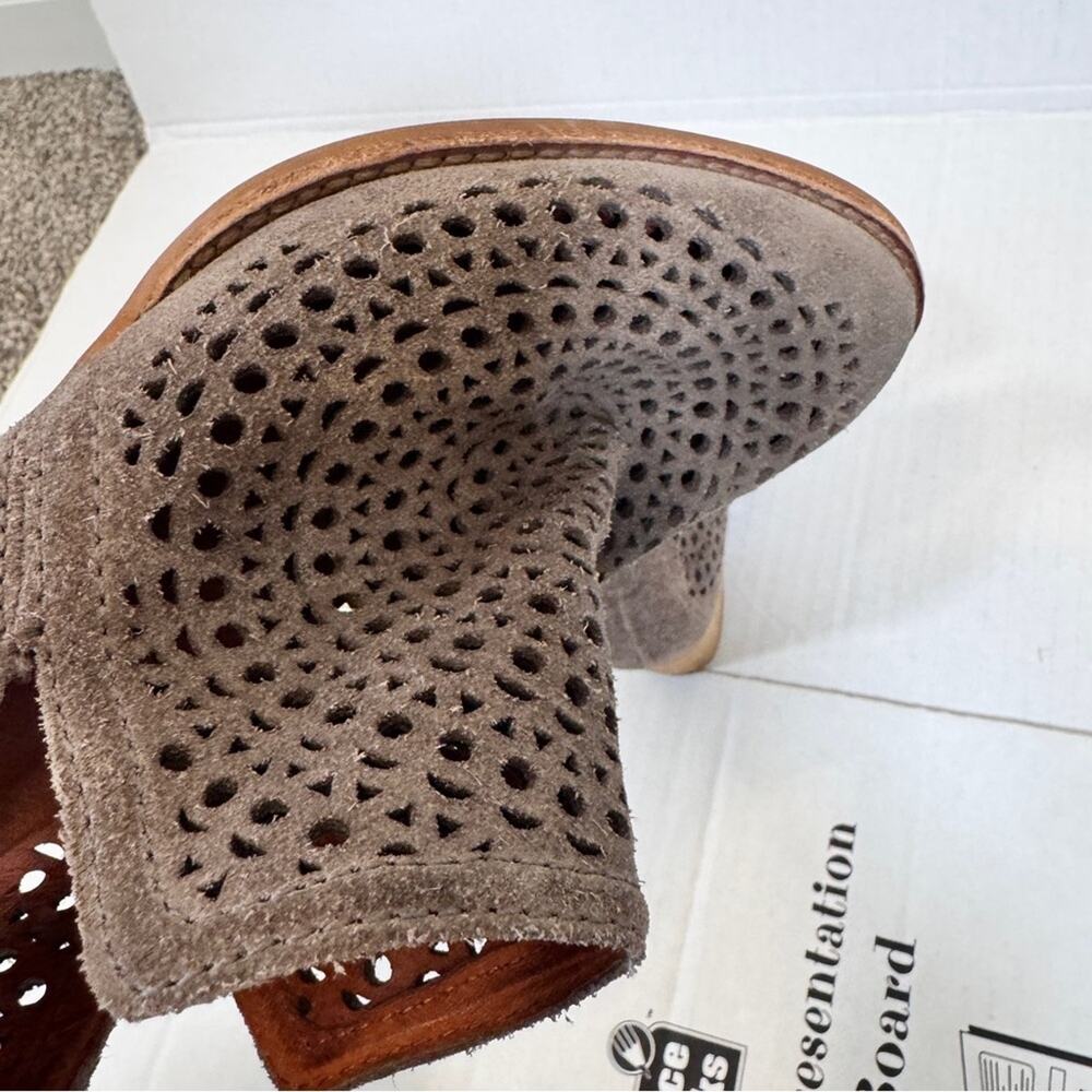 Jeffrey Campbell Brown Laser Cut Stacked Wood Ankle Boots Womens 9 Booties Fall - Picture 4 of 13